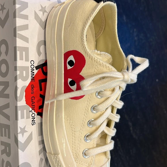 Converse shoes - Picture 2 of 6